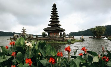 ulun danu beratan temple in indonesia